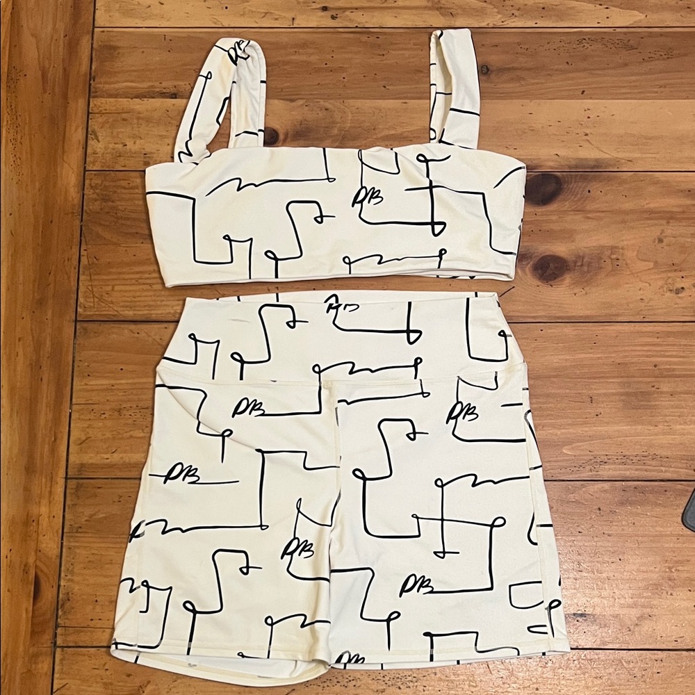 WeWoreWhat Sports bra and biker short XL